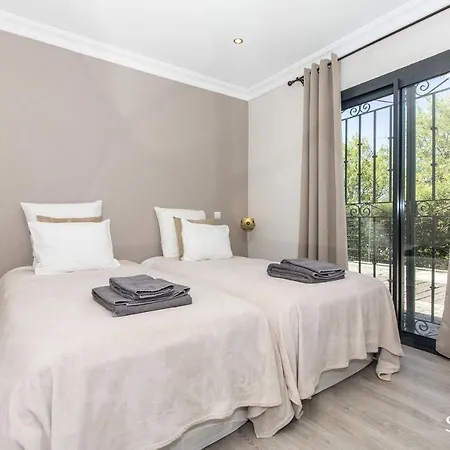 Isabelle - 빌라 롤레